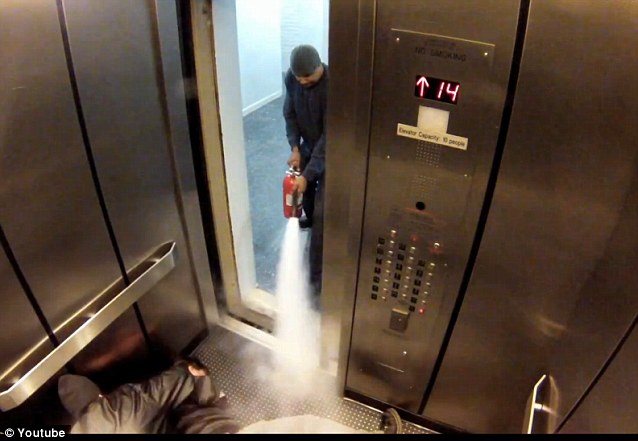 В лифте пожар: что делать?