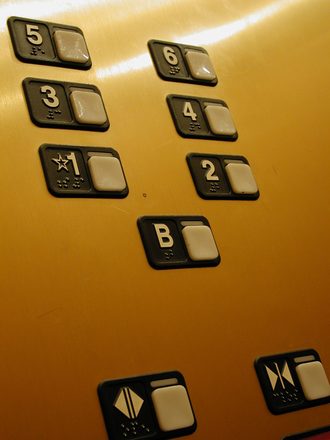 В Красноярске вдвое подняли плату за обслуживание лифтов
