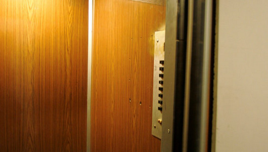 Более 10 тысяч лифтов в России эксплуатируются с нарушениями